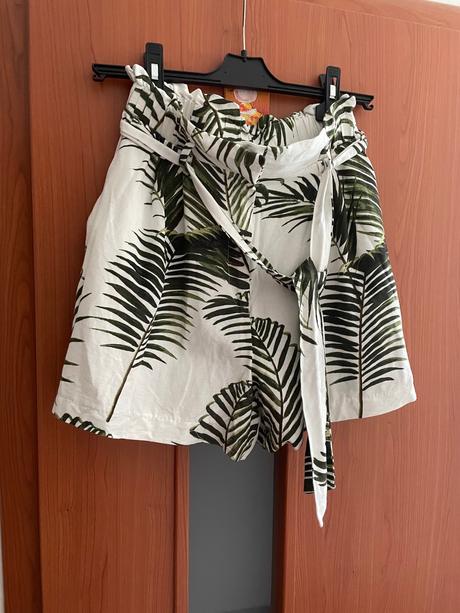 Kraťasy suknoveho vzhladu, h&m,38