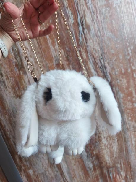 Kabelka alebo malý batôžtek zajačik, 