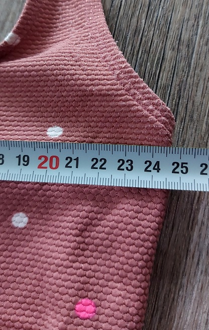 Plavky s volánikmi, 110