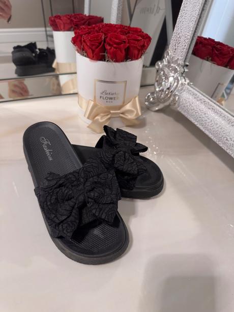 Čierne šľapky s mašľami, 38