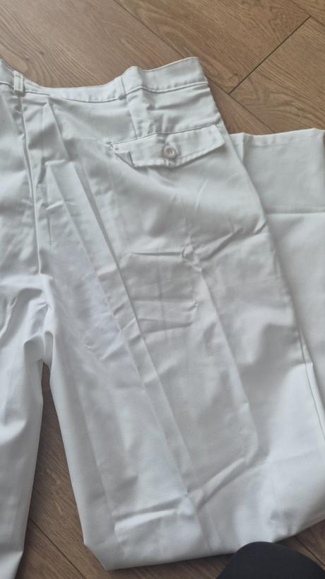 Lekárske nohavice, 54