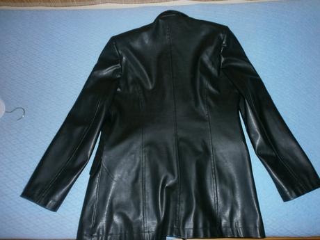 Čierna koženka, 40