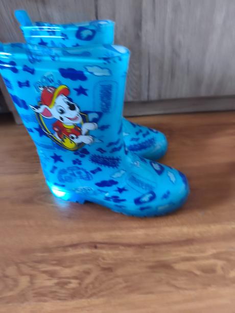 Svietiace gumáky 30, sinsay,30