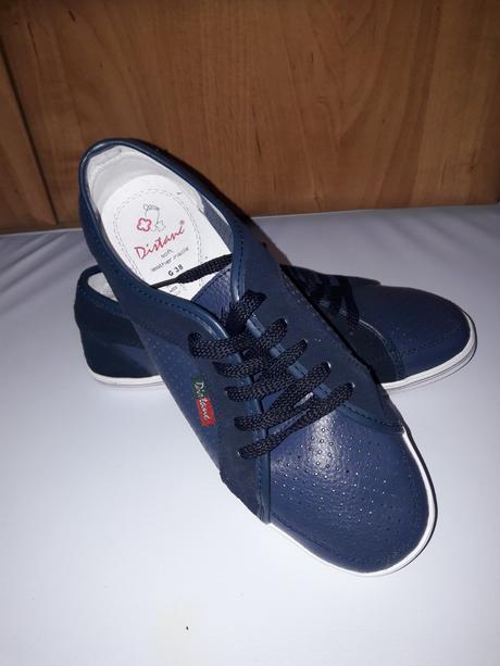 Topanky/tenisky distance, 38