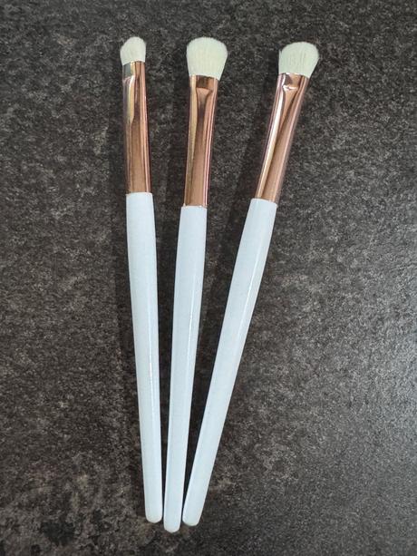 Štetce na očné tiene,