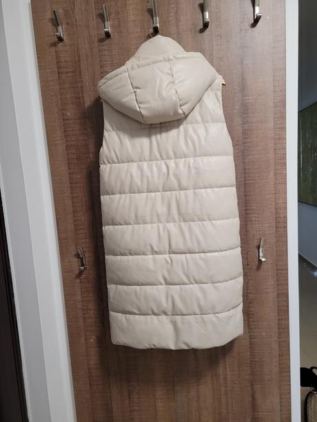 Zateplena vesta, stradivarius,s