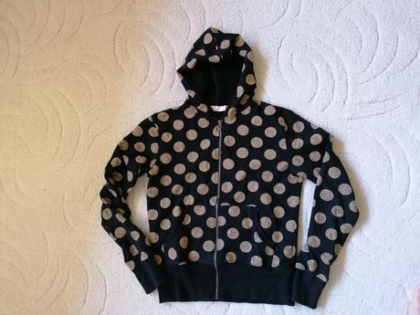 Bodkovana mikina, 158