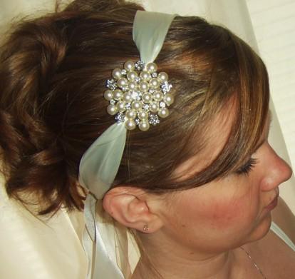 Perleťová brošňa s kryštálmi, 