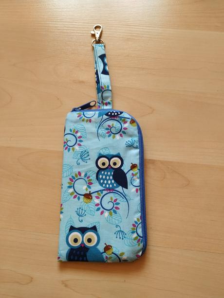 Sovičkový obal na mobil s karabínkou, 