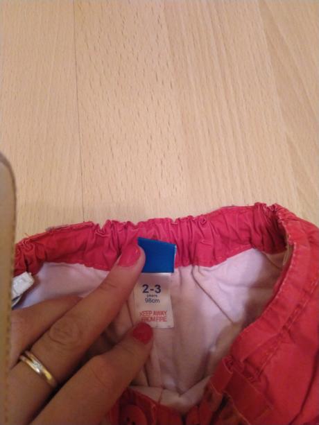 Červené ozdobené nohavice, adams,98