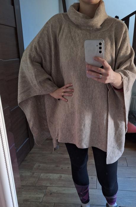 Krémové pončo, reserved