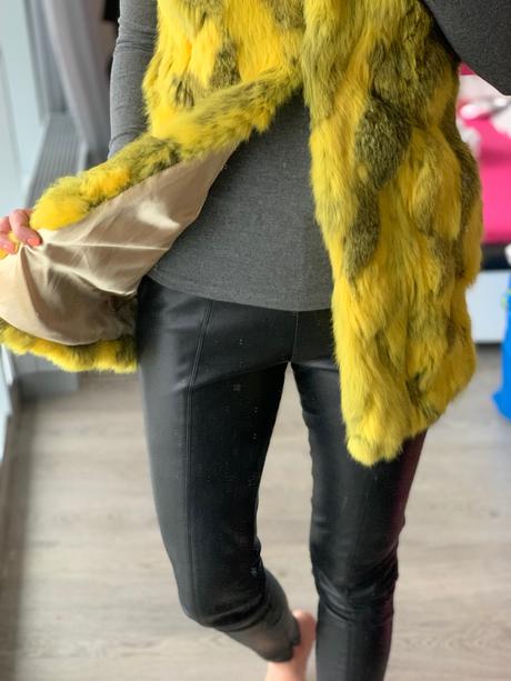 Kozusinove vesta nenosena, s