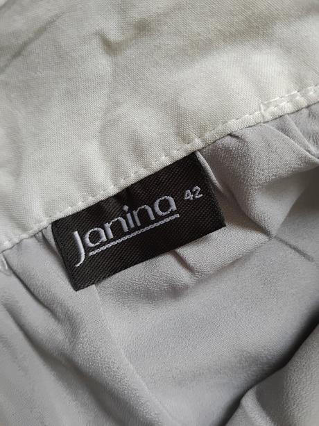 Sukňa s vysivkou, 42