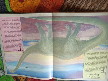 Dinosaury encyklopédia v aj, 