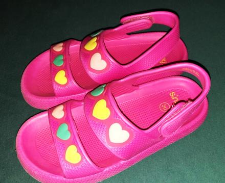 Predám dievčenské sandálky veľ.30, 30