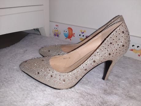 Kamienkové lodičky, 37