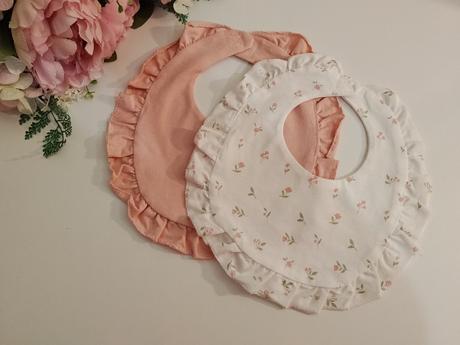 Bavlnené podbradníky s volánikmi - 2 ks nové,