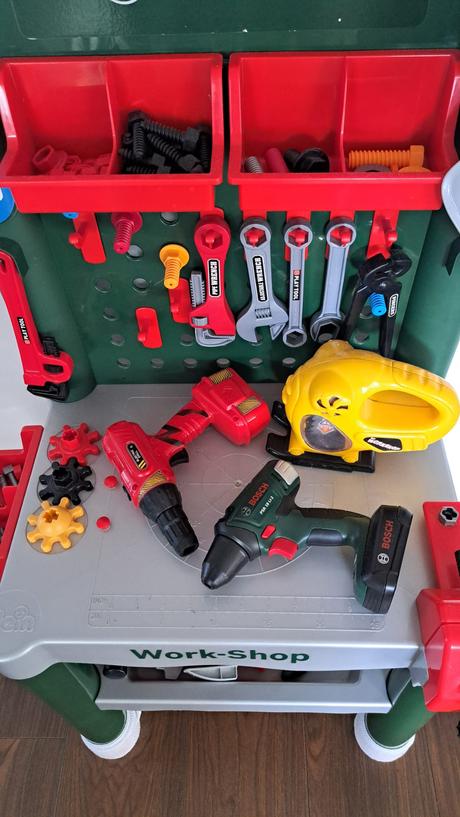 Bosh stôl s náradím, dielňa, 