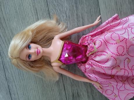 2011 barbie princess charm school,