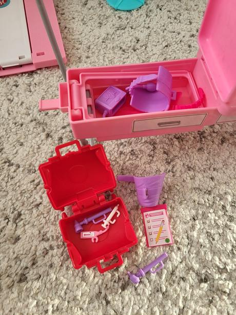 Barbie sanitka, 