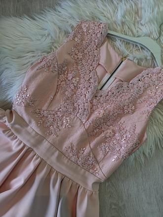 Ružové spoločenské šaty, 38