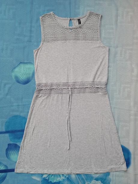 Šaty s krajkou sivé, m