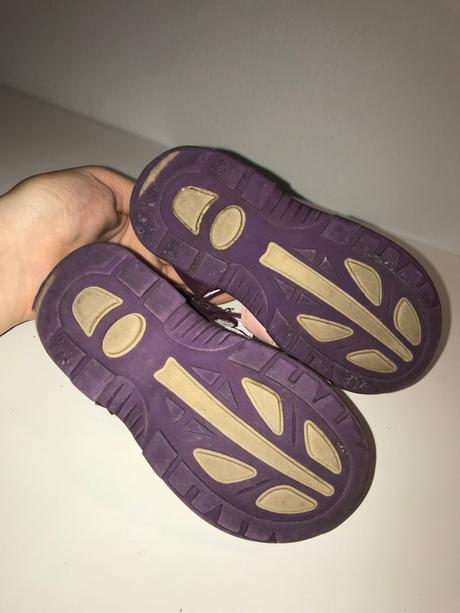 Fialové sandálky, 22