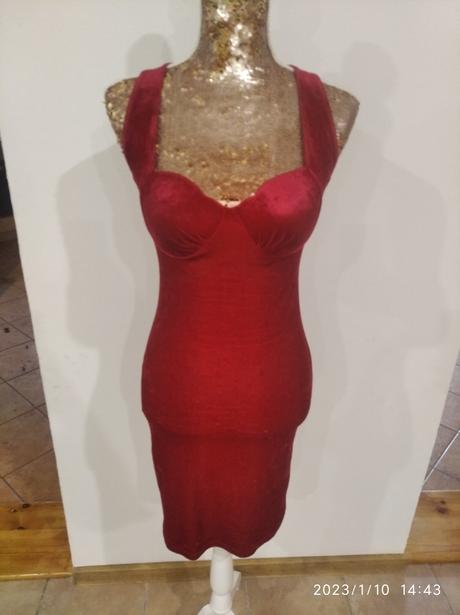 Nadherne vinove saty, 38