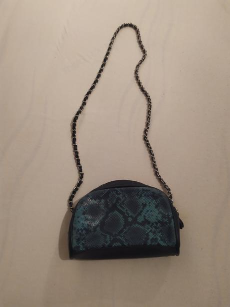 Modrá kabelka stradivarius, stradivarius