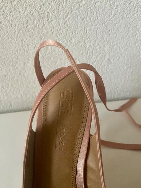 Spoločenské lodičky, 36