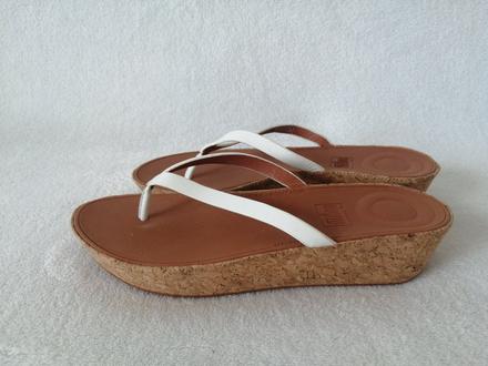 Pekné šľapky fitflop, 38