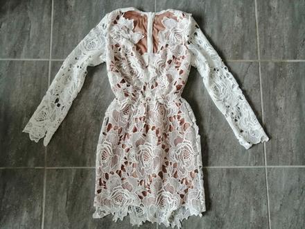 Biele pružné čipkové šaty vs s podšívkou, s