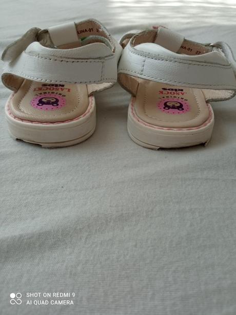 Sandálky, lasocki,27