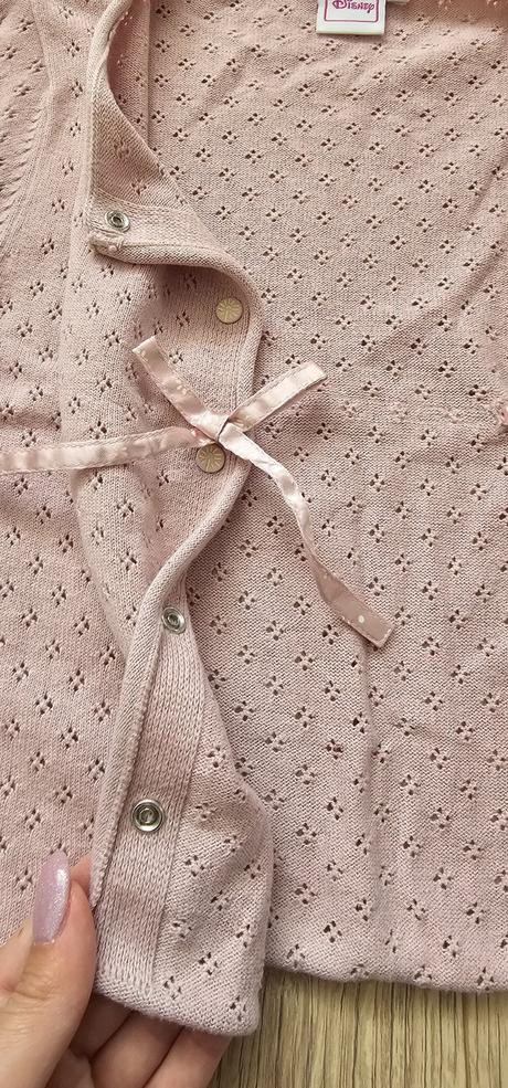 Svetrík s mašličkou, disney,110