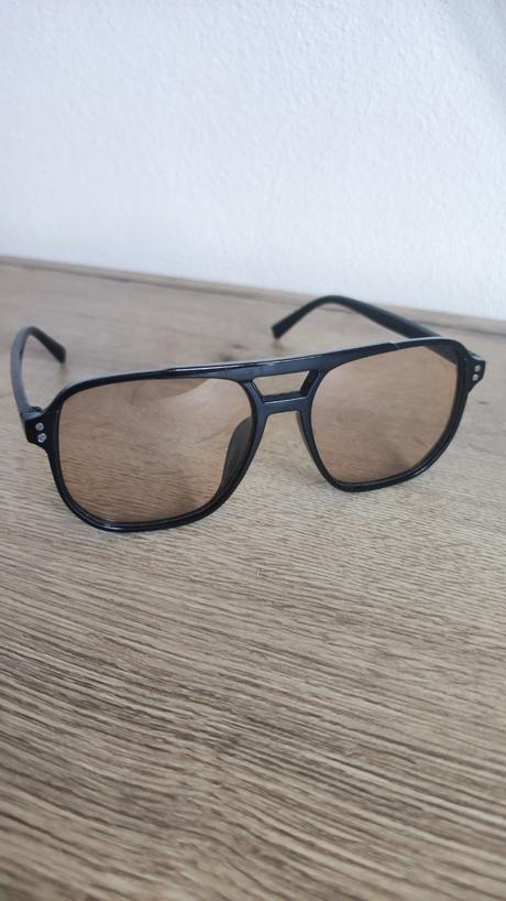 Štýlové dámske okuliare,