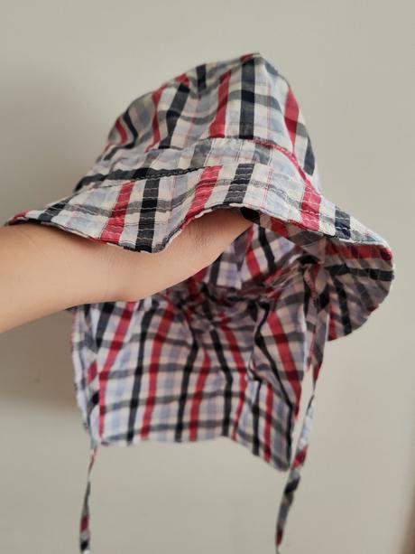 Klobúčik s ochranou krku, 98