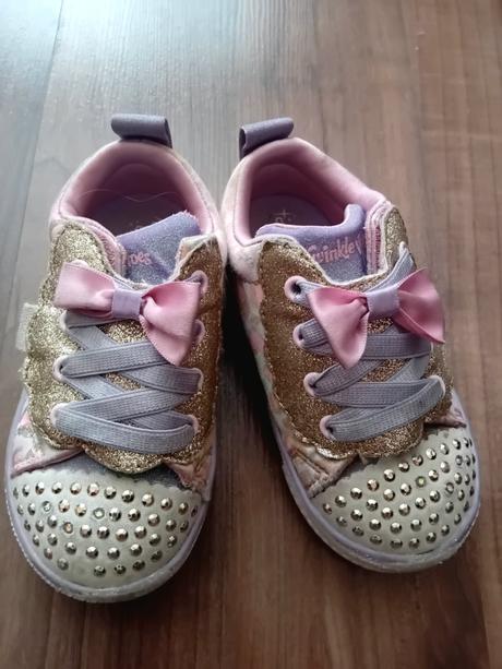 Skechers blikajuce tenisky pre paradnicu, skechers,23