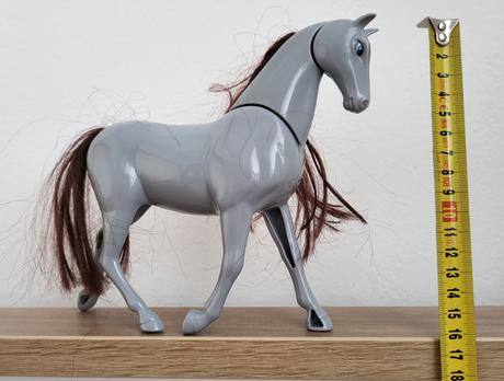Sivý kôň s pohyblivými časťami, 