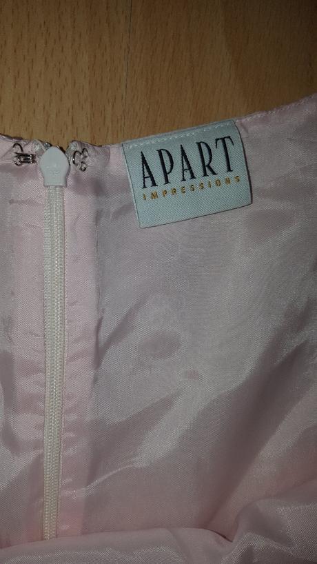 Krásne šaty s korálikmi a štólou, 38