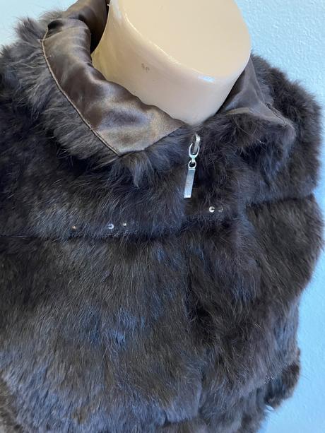 Dievčenská huňatá vesta s flitrami, 158