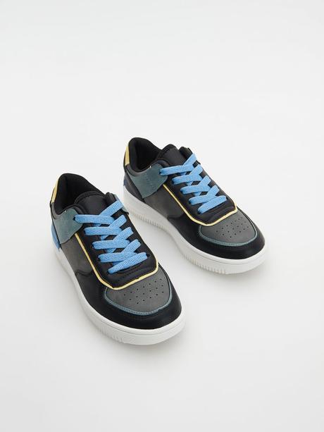 Sneakery, reserved,31