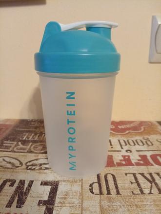 Plastový šejker myprotein, 