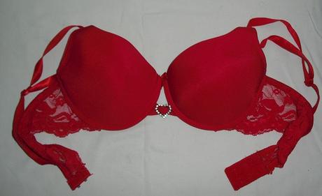So srdieckom sexy cervena podprsenka, 75b