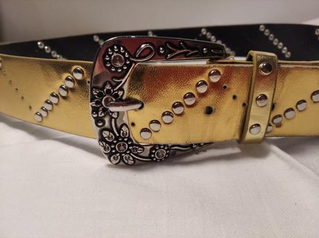 Zlatý opasok, atmosphere