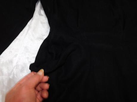 Pekne vlnene vintage šaty, 38