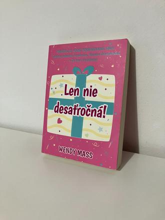 Kniha - len nie desaťročná, 