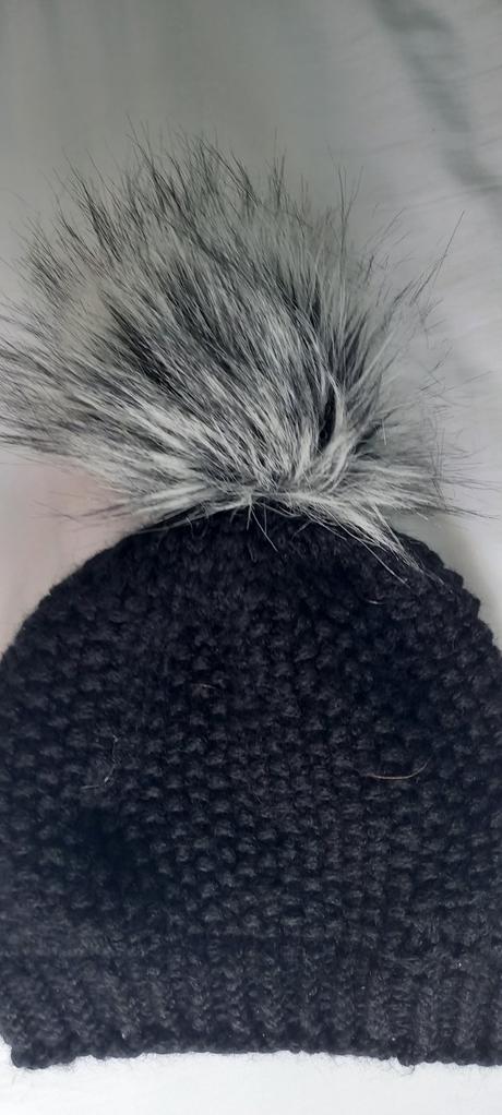 Čiapka s brmbolcom, h&m,m