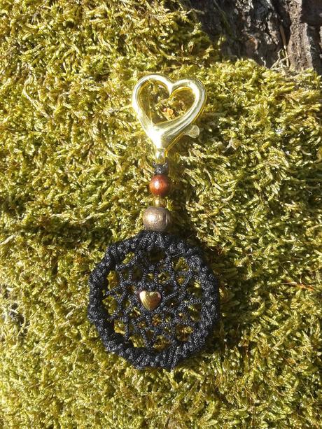 Prívesok mandala/lapač snov s minerálmi,