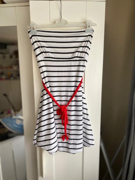 Predám šaty bez ramienok, amisu,s