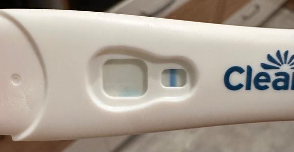 Modrý flak na okraji ranného moču